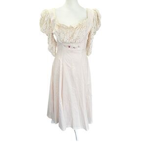 Vintage Cottagecore Lace Puff Sleeve Midi Dress – Approx. Size s/m